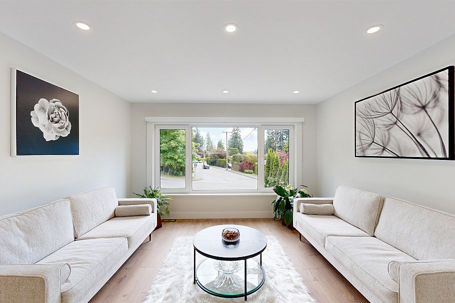 916 Montroyal Boulevard North Vancouver, BC - 12