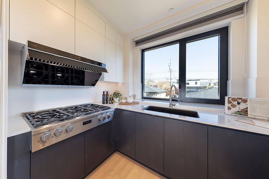 4039 W 11th Avenue Vancouver, BC - 16