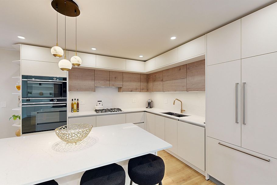 916 Montroyal Boulevard North Vancouver, BC - 11