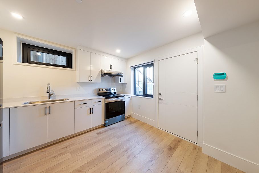 4039 W 11th Avenue Vancouver, BC - 37