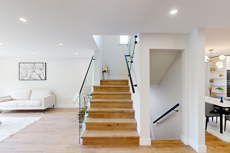 916 Montroyal Boulevard North Vancouver, BC - 14