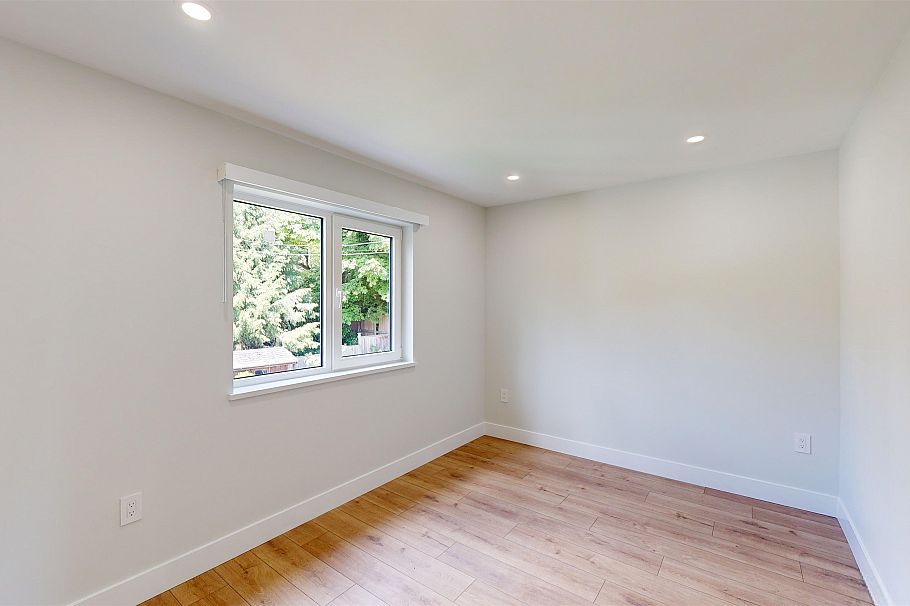 916 Montroyal Boulevard North Vancouver, BC - 19