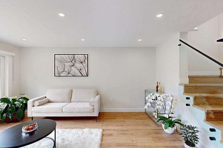 916 Montroyal Boulevard North Vancouver, BC - 13