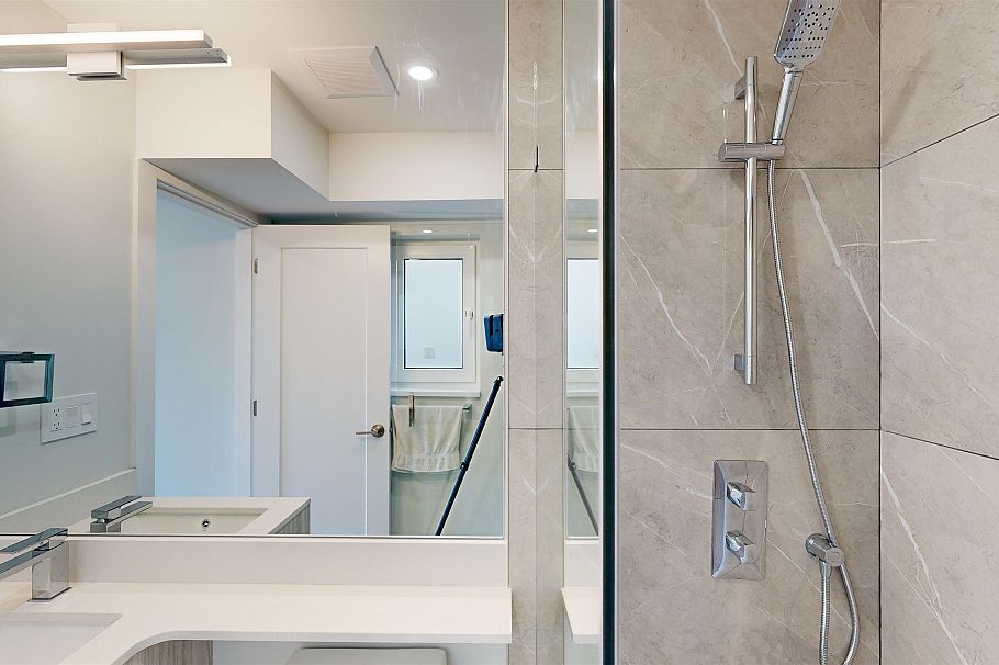 916 Montroyal Boulevard North Vancouver, BC - 24