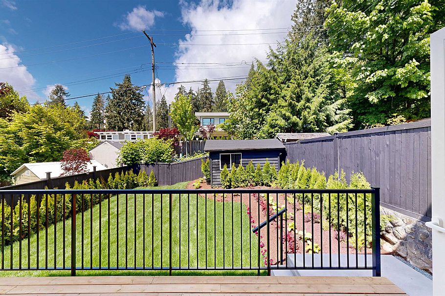 916 Montroyal Boulevard North Vancouver, BC - 31