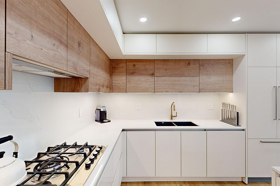 916 Montroyal Boulevard North Vancouver, BC - 5