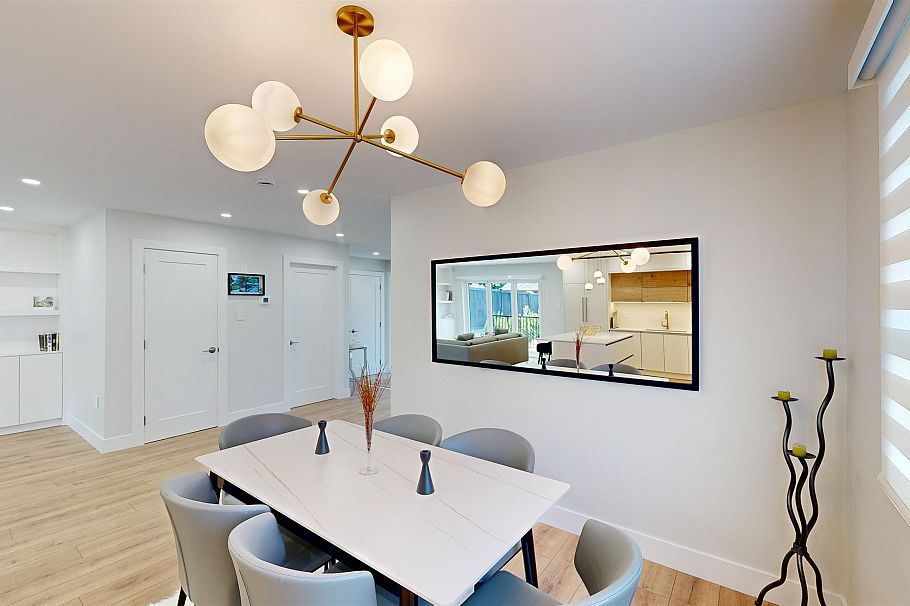 916 Montroyal Boulevard North Vancouver, BC - 9