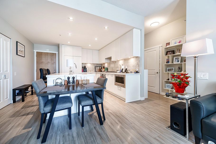 301 3188 Riverwalk Avenue Vancouver, BC - 4