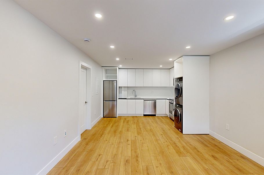 916 Montroyal Boulevard North Vancouver, BC - 25