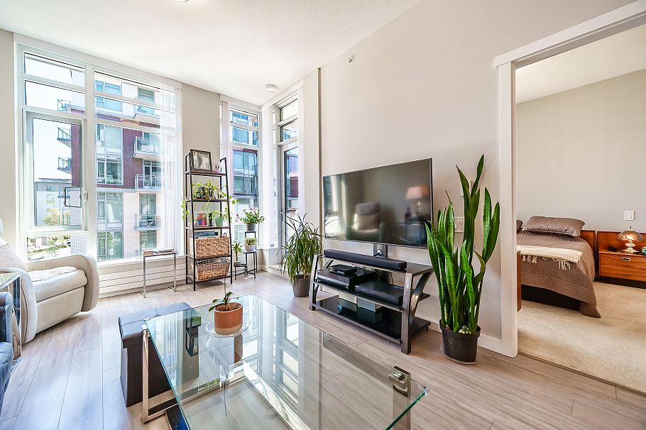 301 3188 Riverwalk Avenue Vancouver, BC - 2