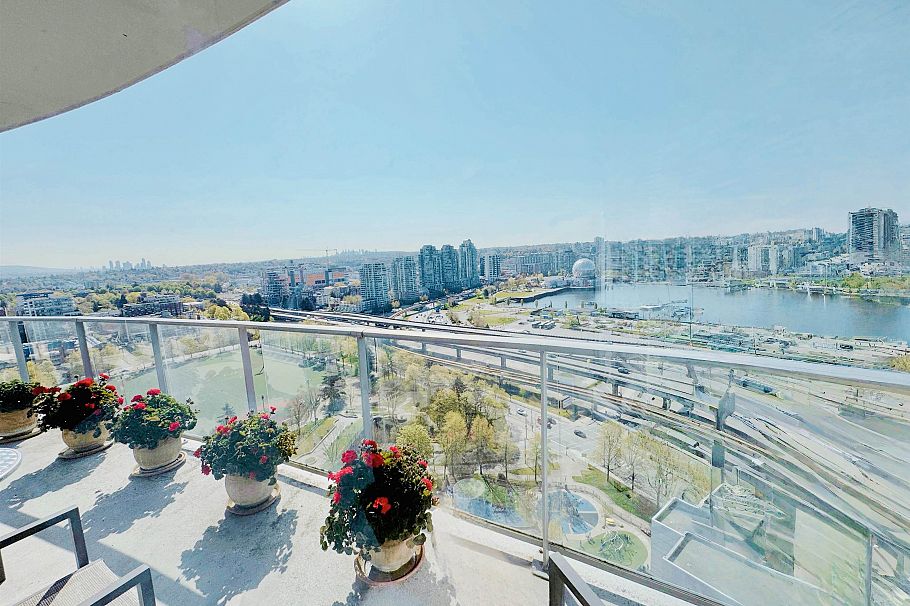 2901 58 Keefer Place Vancouver, BC - 1