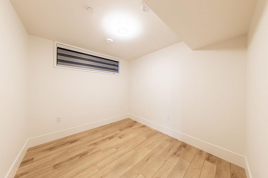 4039 W 11th Avenue Vancouver, BC - 38