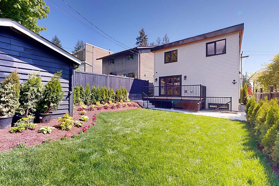 916 Montroyal Boulevard North Vancouver, BC - 33