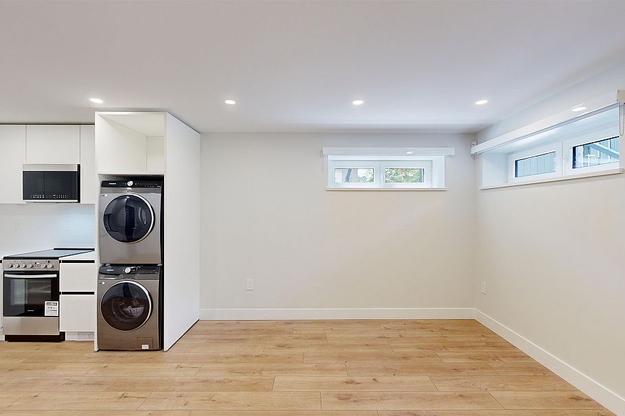 916 Montroyal Boulevard North Vancouver, BC - 22