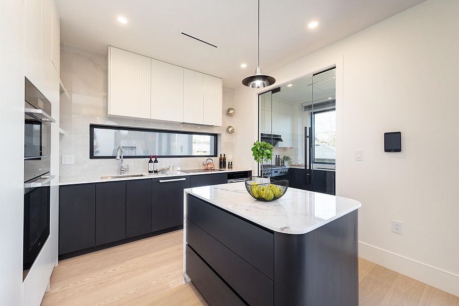 4039 W 11th Avenue Vancouver, BC - 18