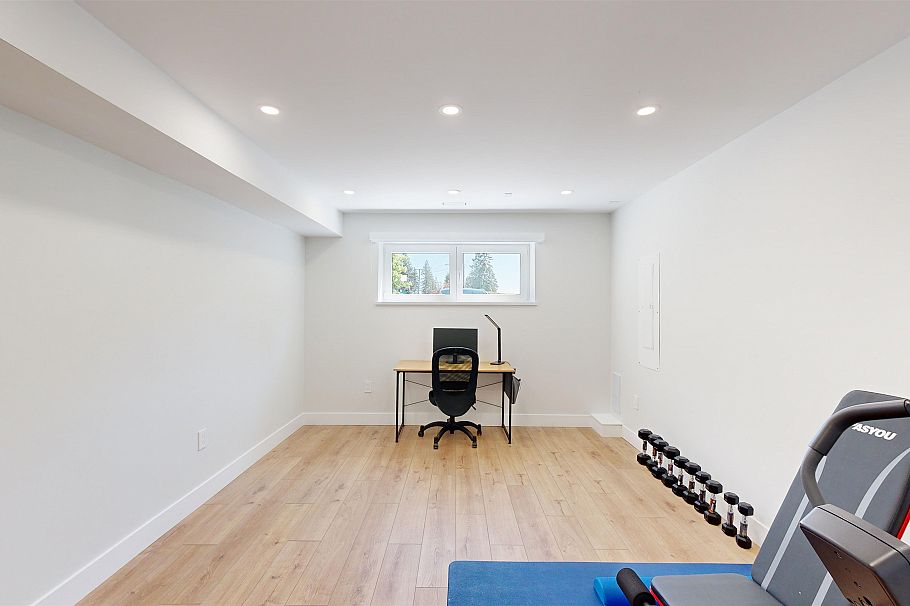 916 Montroyal Boulevard North Vancouver, BC - 20