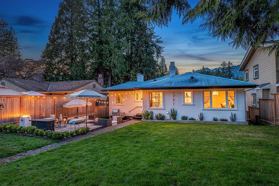 1335 W 22nd Street North Vancouver, BC - 34