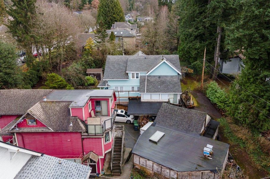 151 E Kings Road North Vancouver, BC - 26