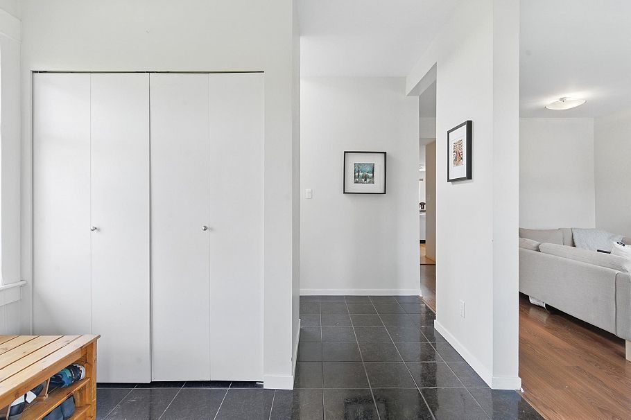 2968 W 20th Avenue Vancouver, BC - 4