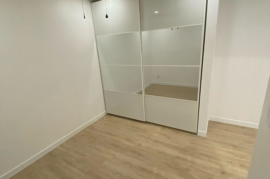 406 1515 E Broadway Vancouver, BC - 3