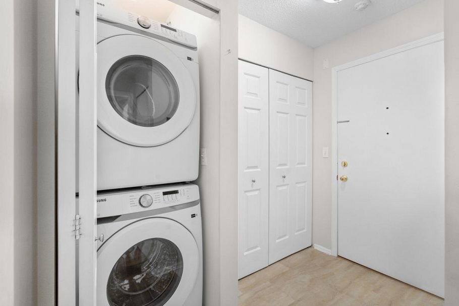 303 106 W Kings Road North Vancouver, BC - 16