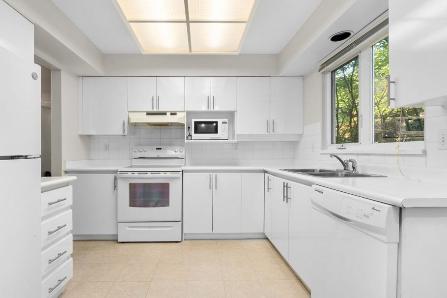 303 106 W Kings Road North Vancouver, BC - 8