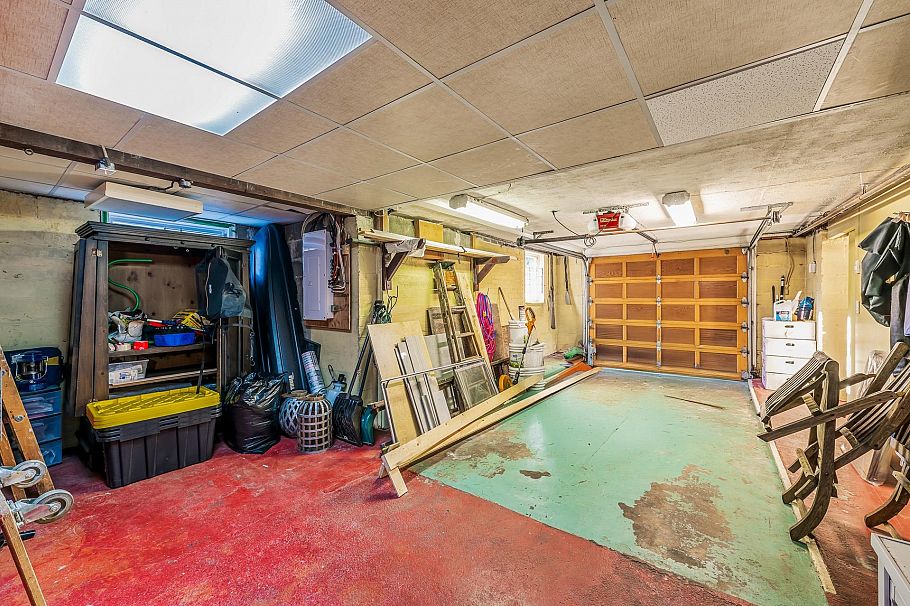 1335 W 22nd Street North Vancouver, BC - 27