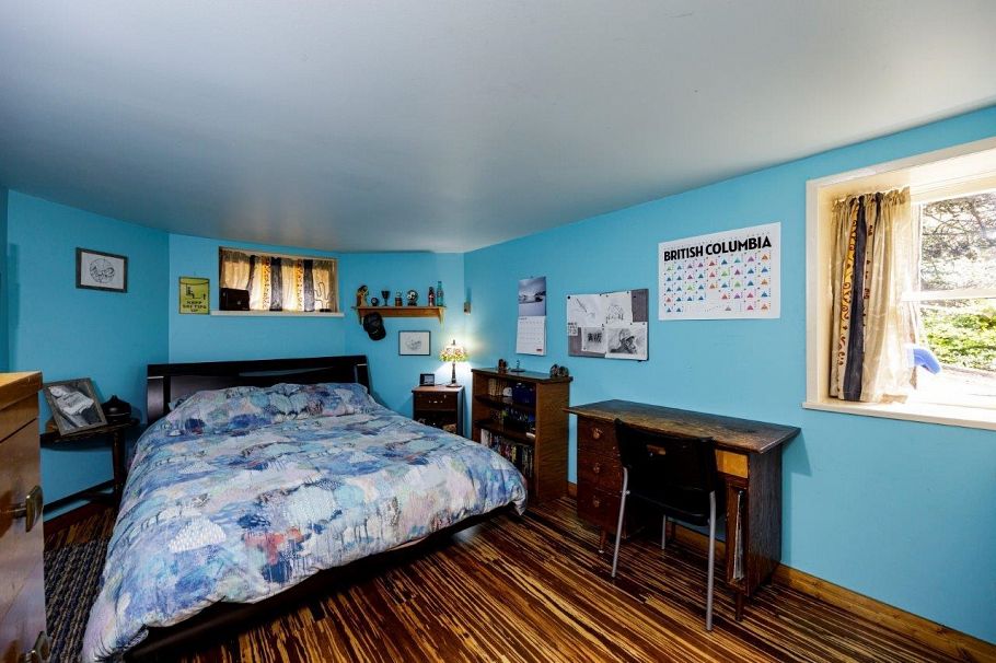 145 E Kings Road North Vancouver, BC - 23