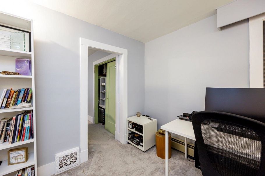 151 E Kings Road North Vancouver, BC - 18