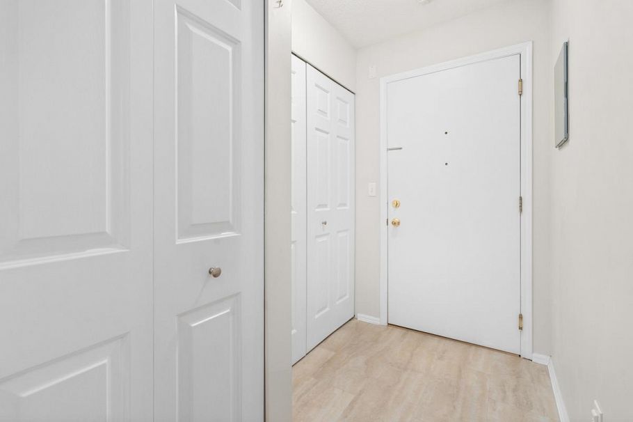 303 106 W Kings Road North Vancouver, BC - 3