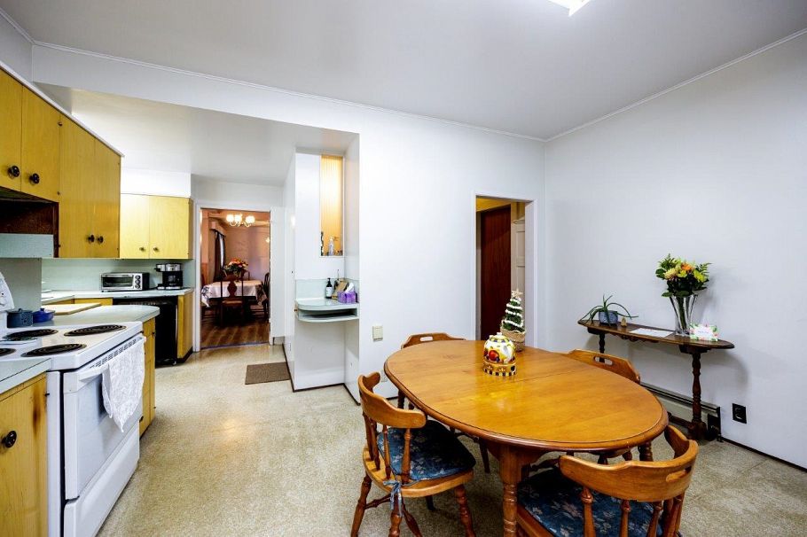 151 E Kings Road North Vancouver, BC - 13