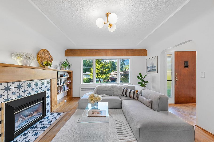 1335 W 22nd Street North Vancouver, BC - 17