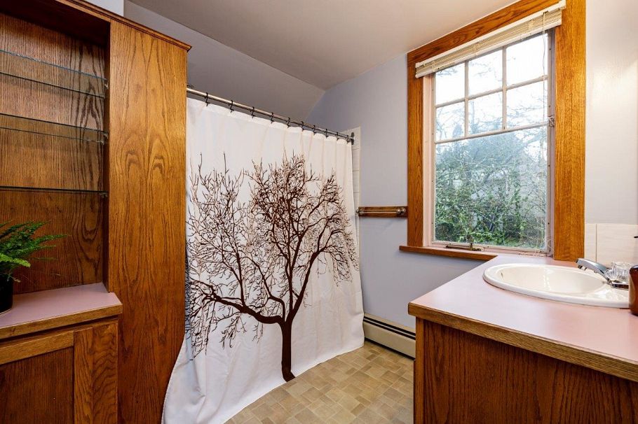 151 E Kings Road North Vancouver, BC - 21