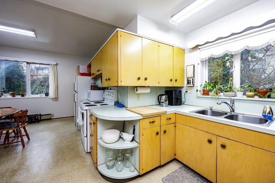 151 E Kings Road North Vancouver, BC - 12