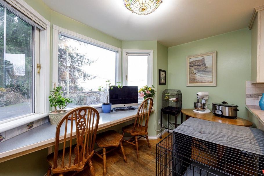 145 E Kings Road North Vancouver, BC - 16