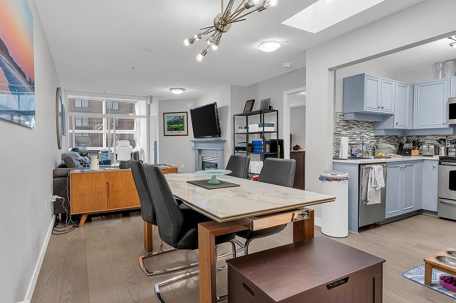 403 2929 W 4th Avenue Vancouver, BC - 2