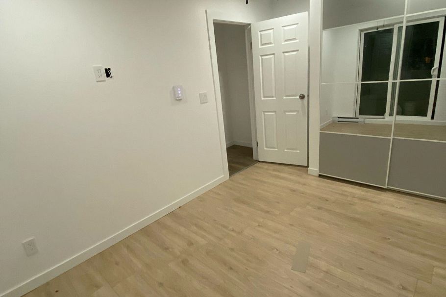 406 1515 E Broadway Vancouver, BC - 2