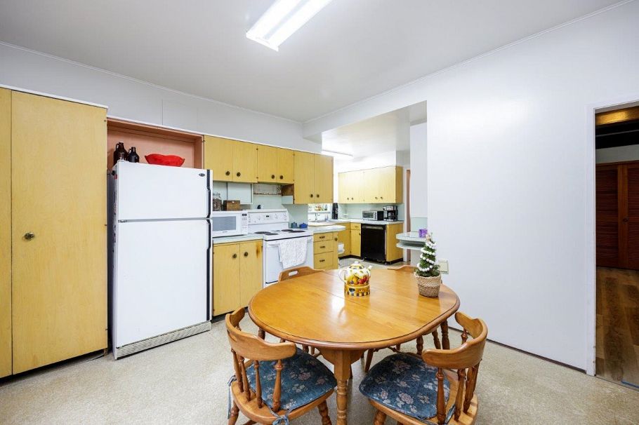 151 E Kings Road North Vancouver, BC - 14