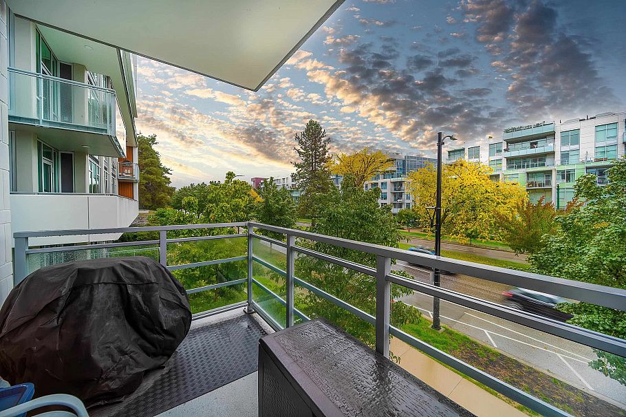 205 4932 Cambie Street Vancouver, BC - 4