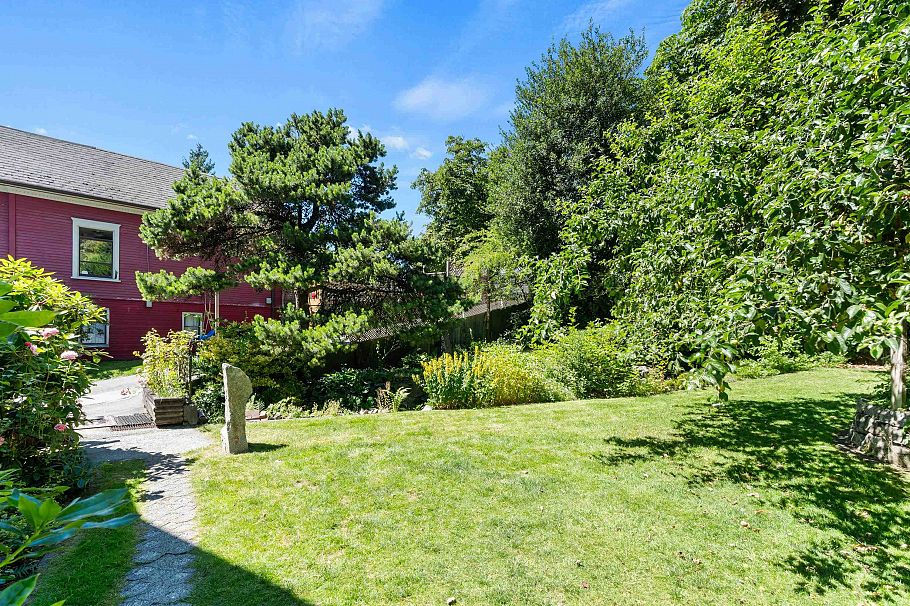 151 E Kings Road North Vancouver, BC - 3