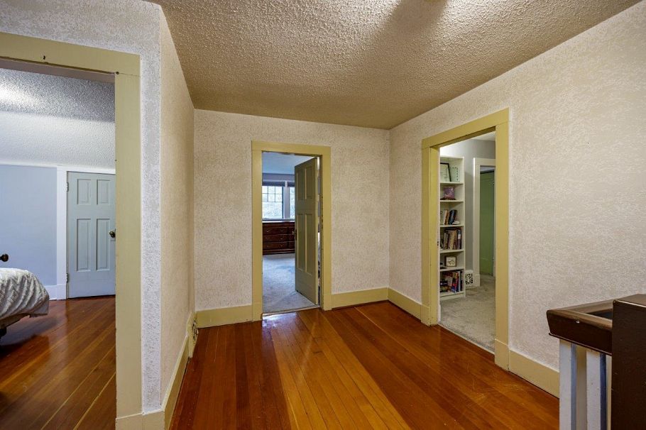 151 E Kings Road North Vancouver, BC - 15