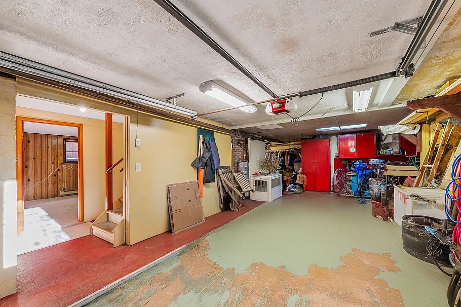 1335 W 22nd Street North Vancouver, BC - 28