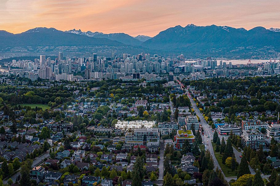 142 W 24th Avenue Vancouver, BC - 1