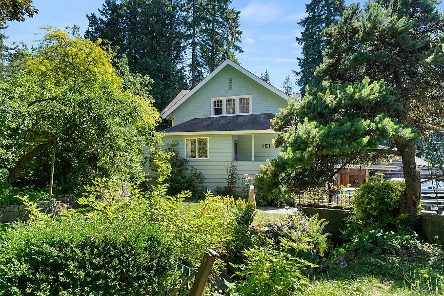 151 E Kings Road North Vancouver, BC - 1