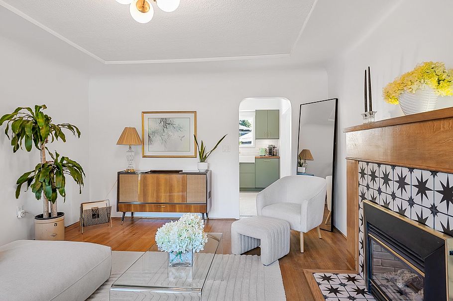 1335 W 22nd Street North Vancouver, BC - 19