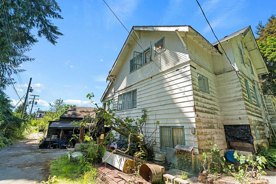 151 E Kings Road North Vancouver, BC - 22