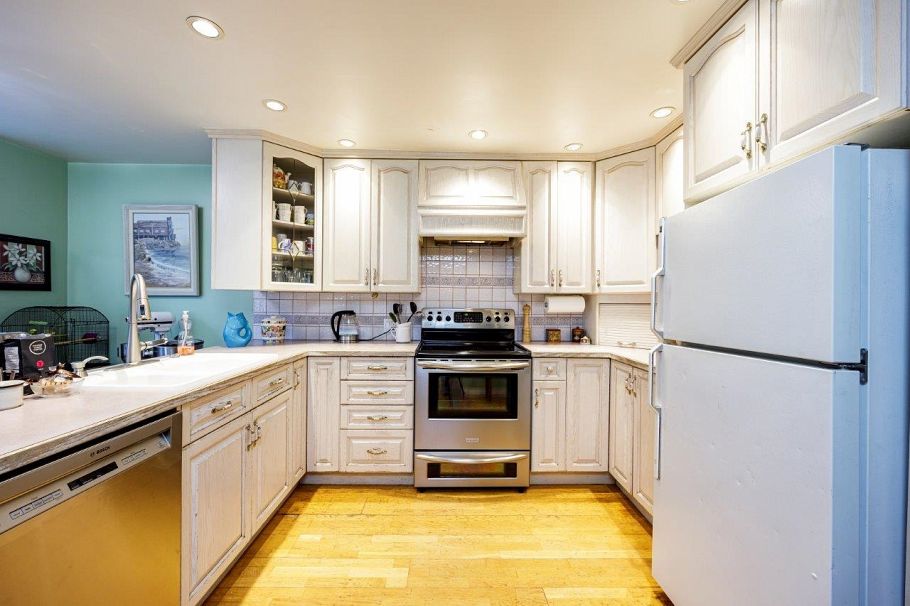 145 E Kings Road North Vancouver, BC - 11