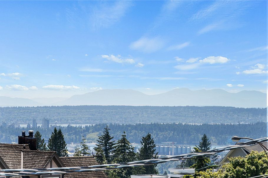 151 E Kings Road North Vancouver, BC - 25