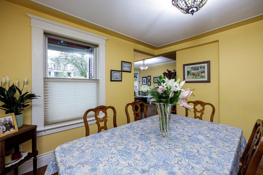 145 E Kings Road North Vancouver, BC - 20