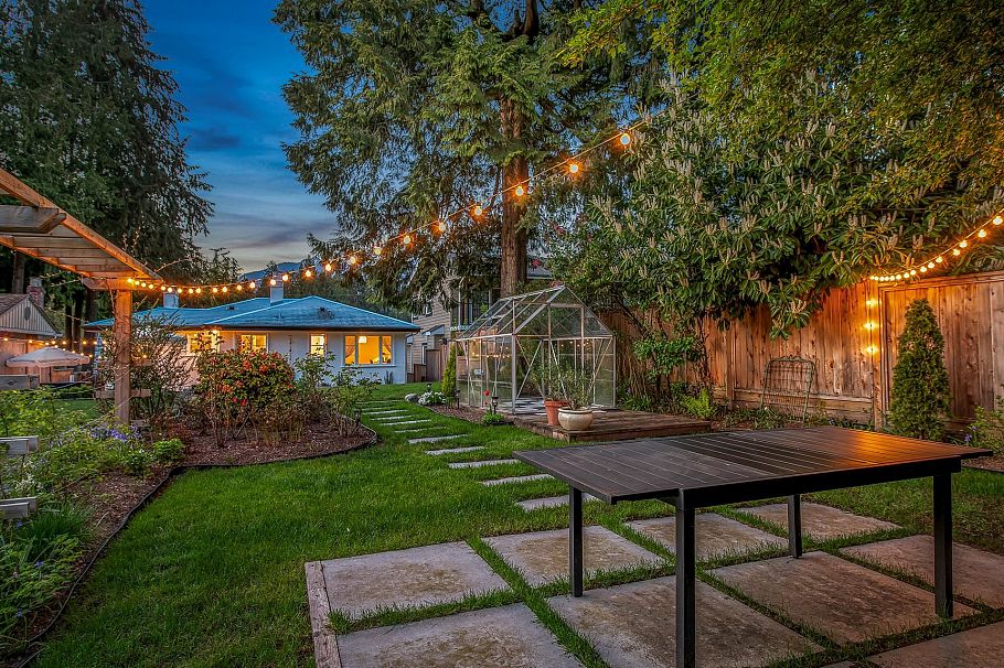 1335 W 22nd Street North Vancouver, BC - 31